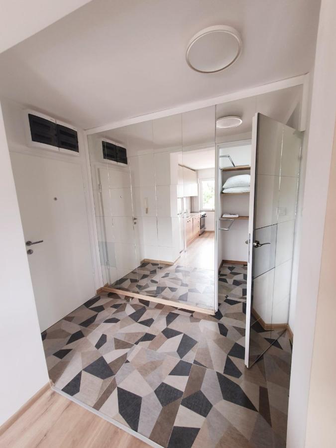 Apartament Lovely Gem At The Location In Center